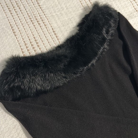 CACHE size S off the shoulder fur neckline,light weight sweater with 3/4 sleeves - Picture 2 of 3
